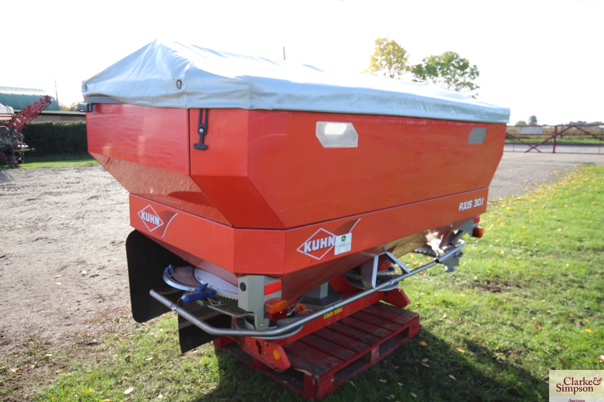 Kuhn Axis 30.1 24m twin disc fertiliser spreader. 2010 With hopper extension and cover. Owned from - Image 4 of 15