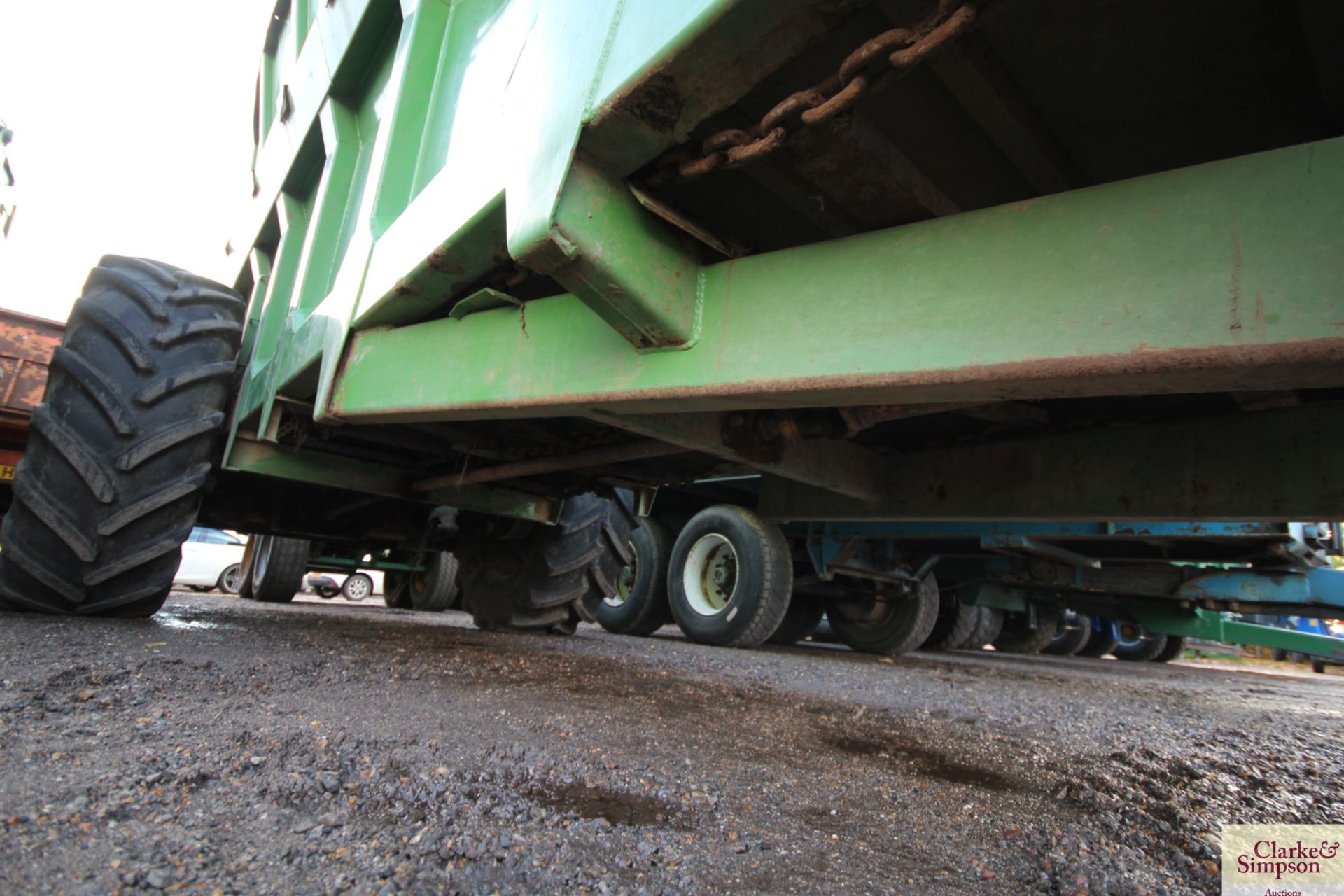 Agri-Hire 14T single axle rear discharge muck spre - Image 10 of 17