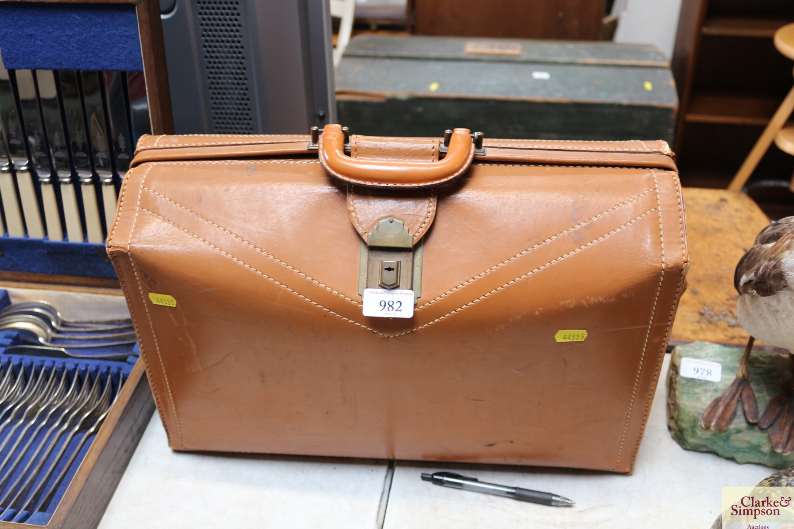 A Gladstone style bag