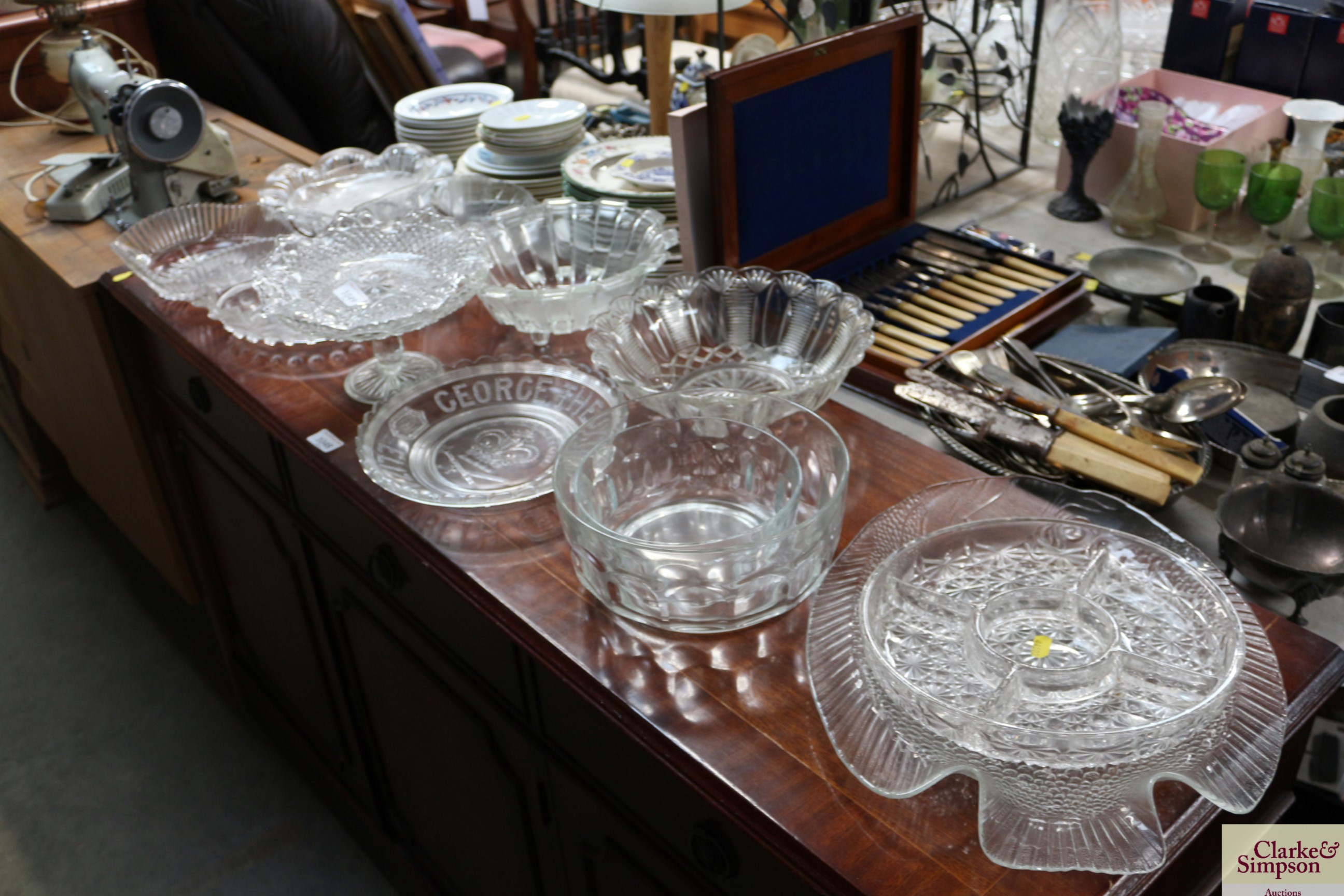 A quantity of various glass bowls to include a Geo