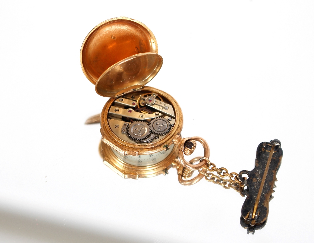 A small metal fob watch; a small gold fob watch with white enamel dial; a perfume bottle and a - Bild 3 aus 4