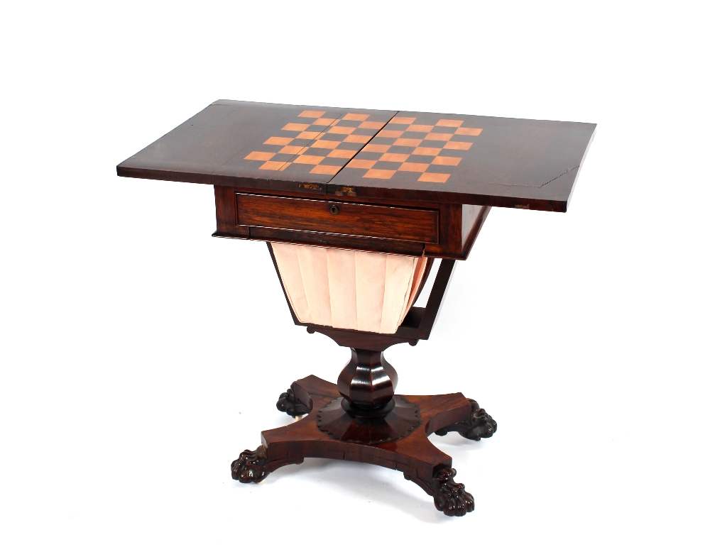 A Victorian rosewood games / sewing table, the fold over top with chequer board inlay, single drawer - Bild 2 aus 2