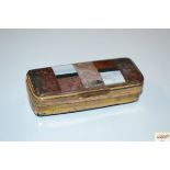 A yellow metal and agate set oblong box