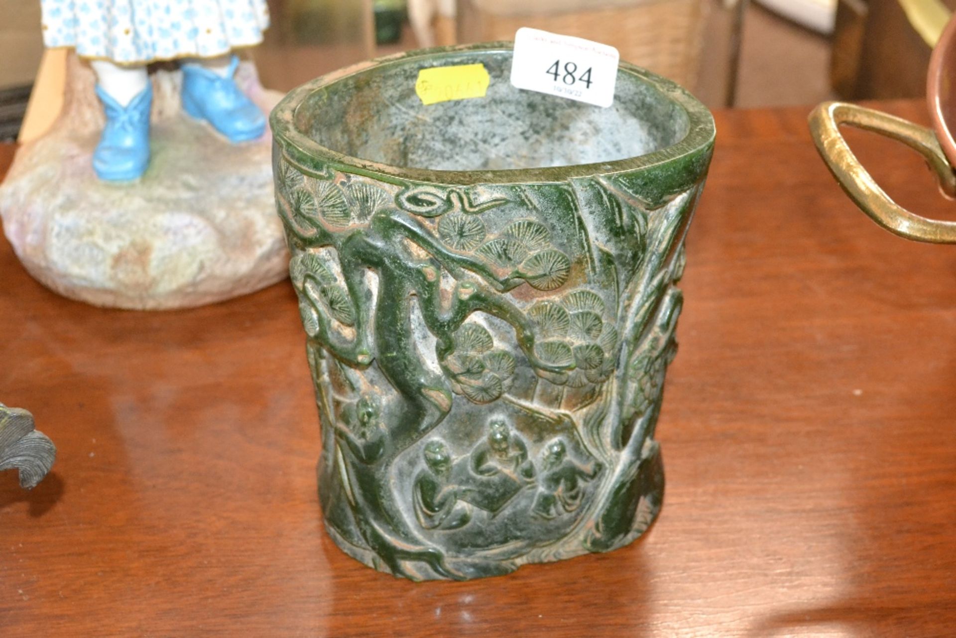 A jade type brush pot