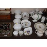 A quantity of Royal Worcester "Evesham" pattern di