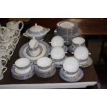 A quantity of Minton "Infanta" pattern tea and din