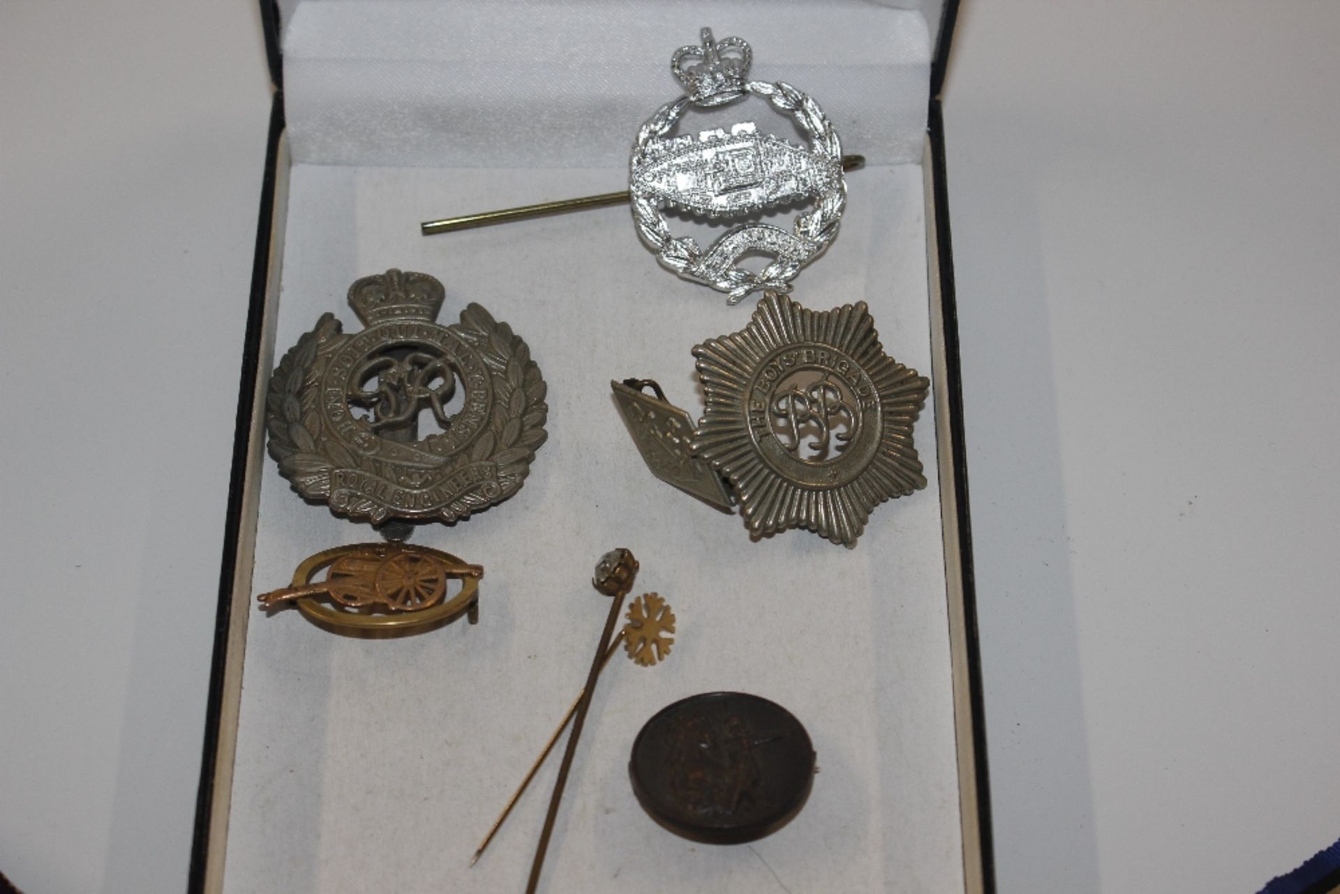A case containing two WW1 medals, a WW1 artillery - Image 2 of 12