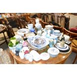 A large quantity of various sundry china
