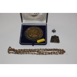An Arabic plaque; a yellow metal necklace and a wh