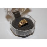 A 9ct gold signet ring, approx. 2gms