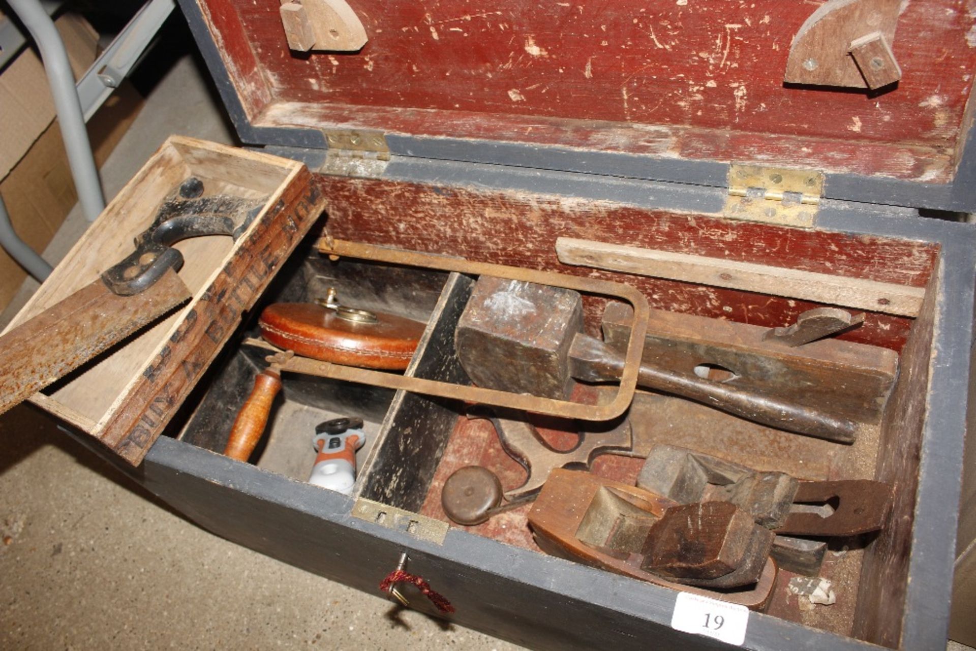 A carpenters tool box and contents of various tool - Image 2 of 5