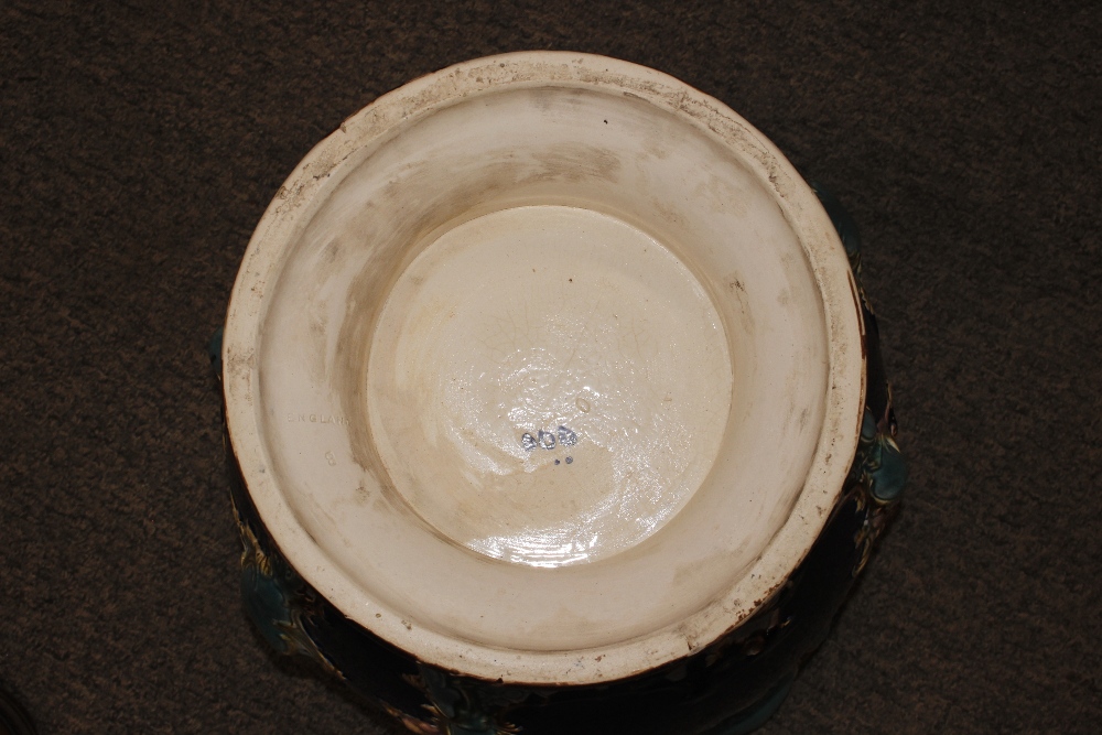 A large late Victorian Majolica wear jardinière on - Image 8 of 19