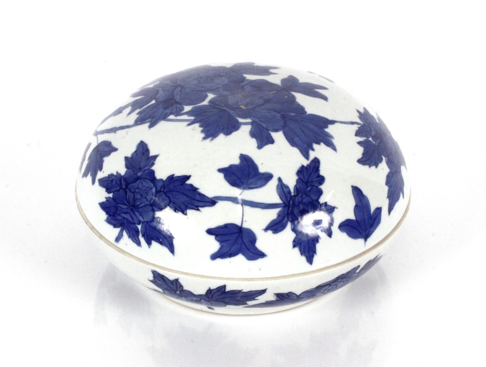 A 19th Century Chinese blue and white circular bowl and cover, 27cm