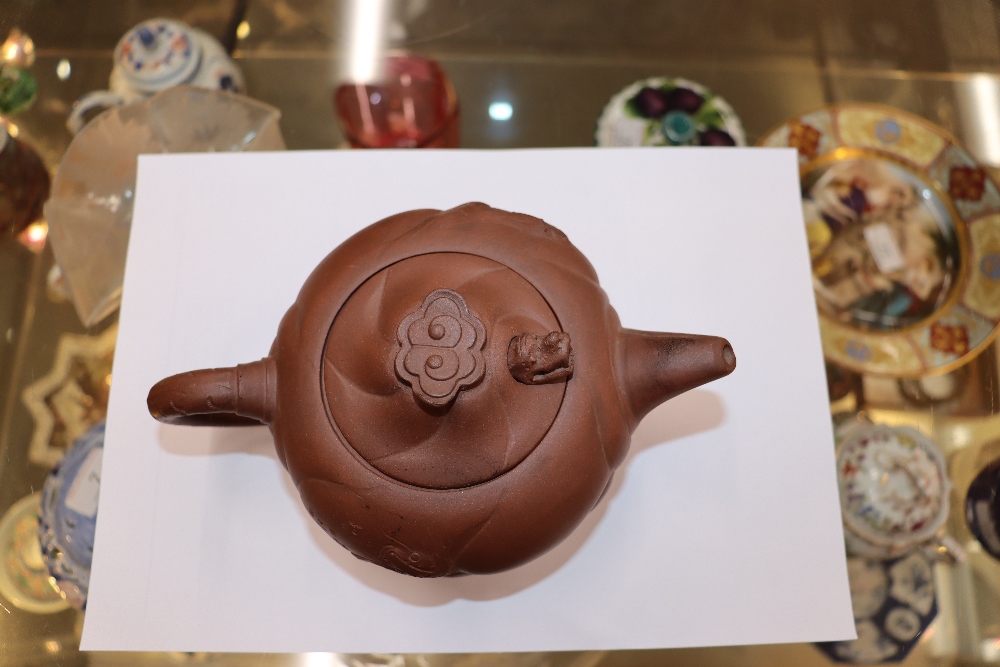 A small Chinese yxing terracotta teapot, seal mark - Image 2 of 6