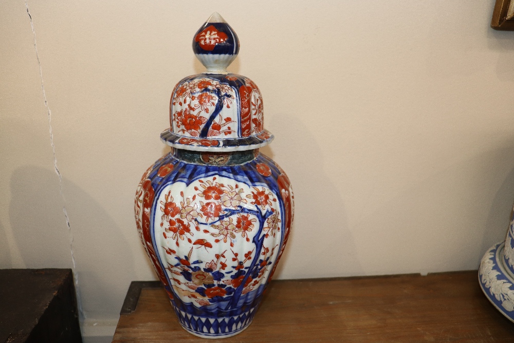 An Imari fan shaped dish, 27cm; and an Imari vase and cover, 34cm high (2) - Image 4 of 12