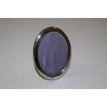 An silver oval photograph frame, Birmingham 1905 b