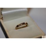 A 9ct gold ring set with white and black stones (o
