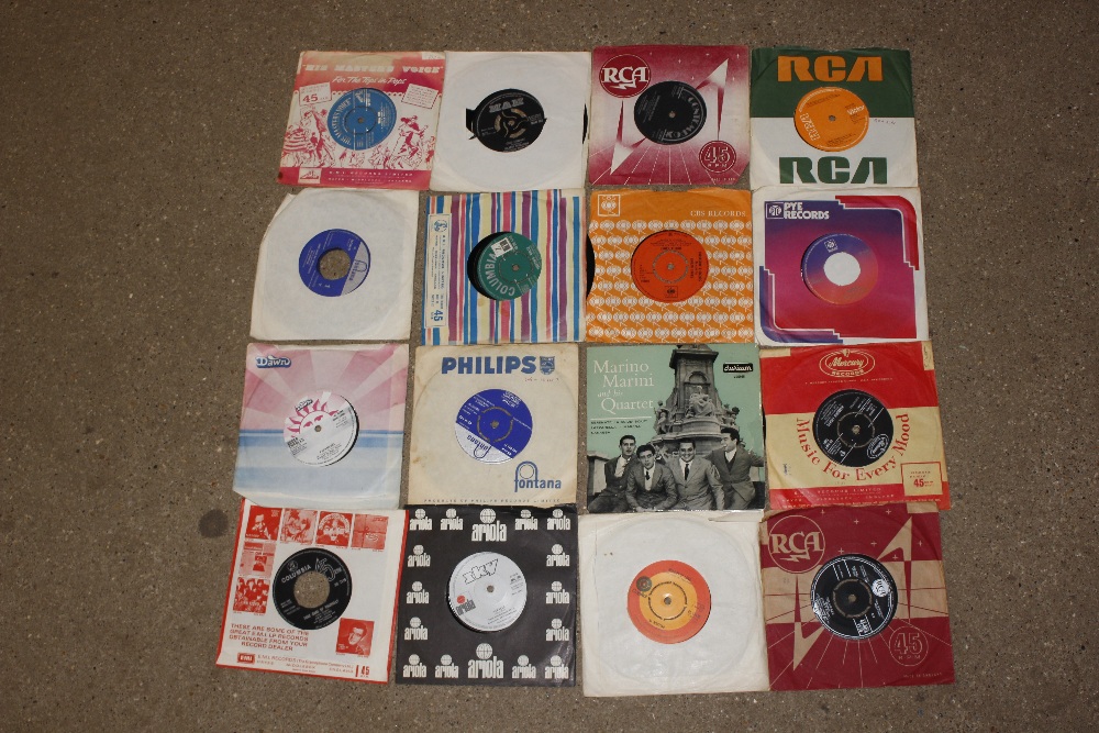 A box of 45rpm records - Image 3 of 4