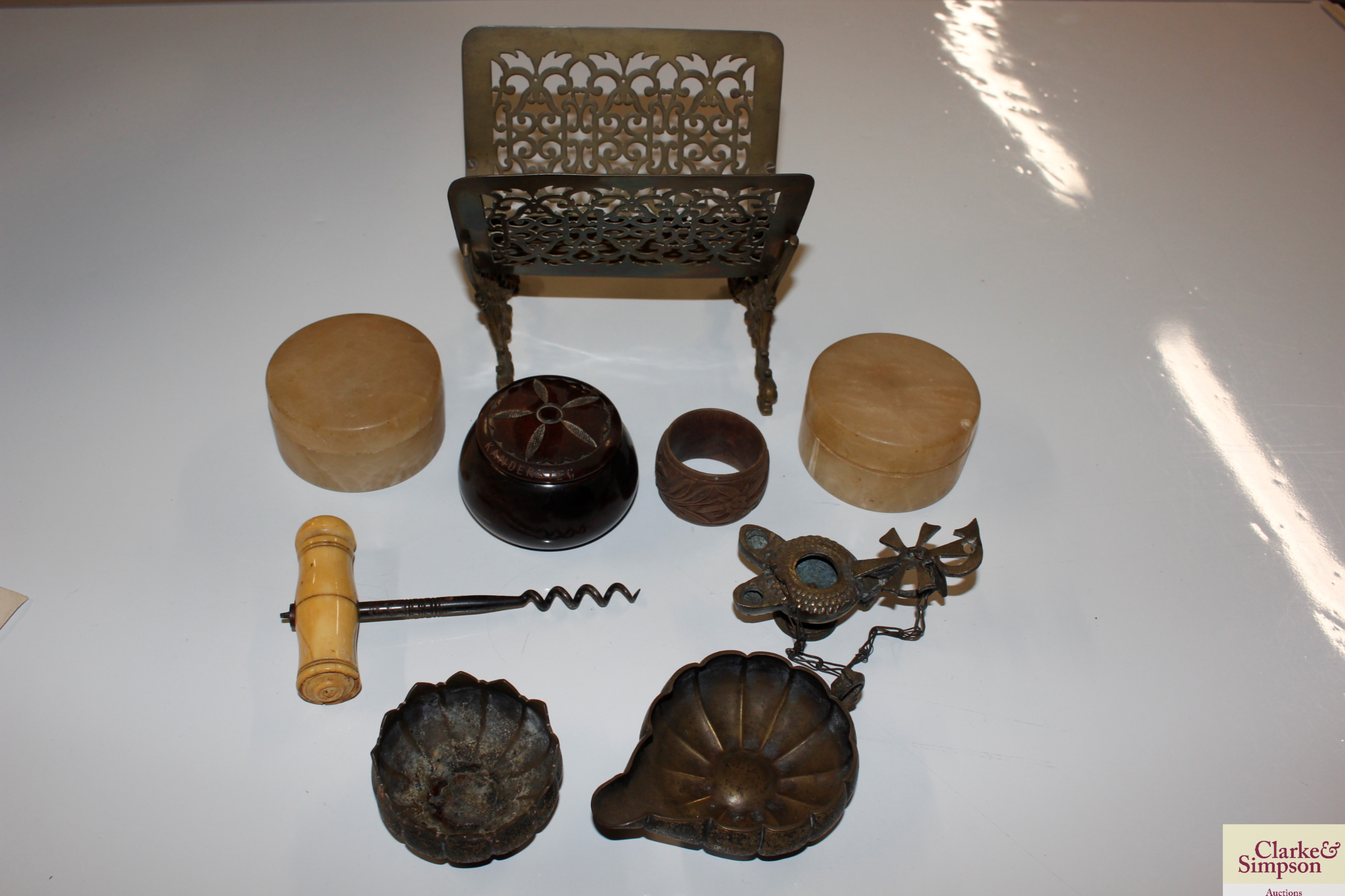 A box containing a bone handled corkscrew, a carve