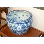 A large Chinese blue and white ceramic planter