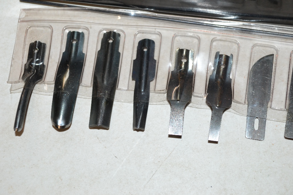 A box of craft knife blades and attachments - Image 3 of 3