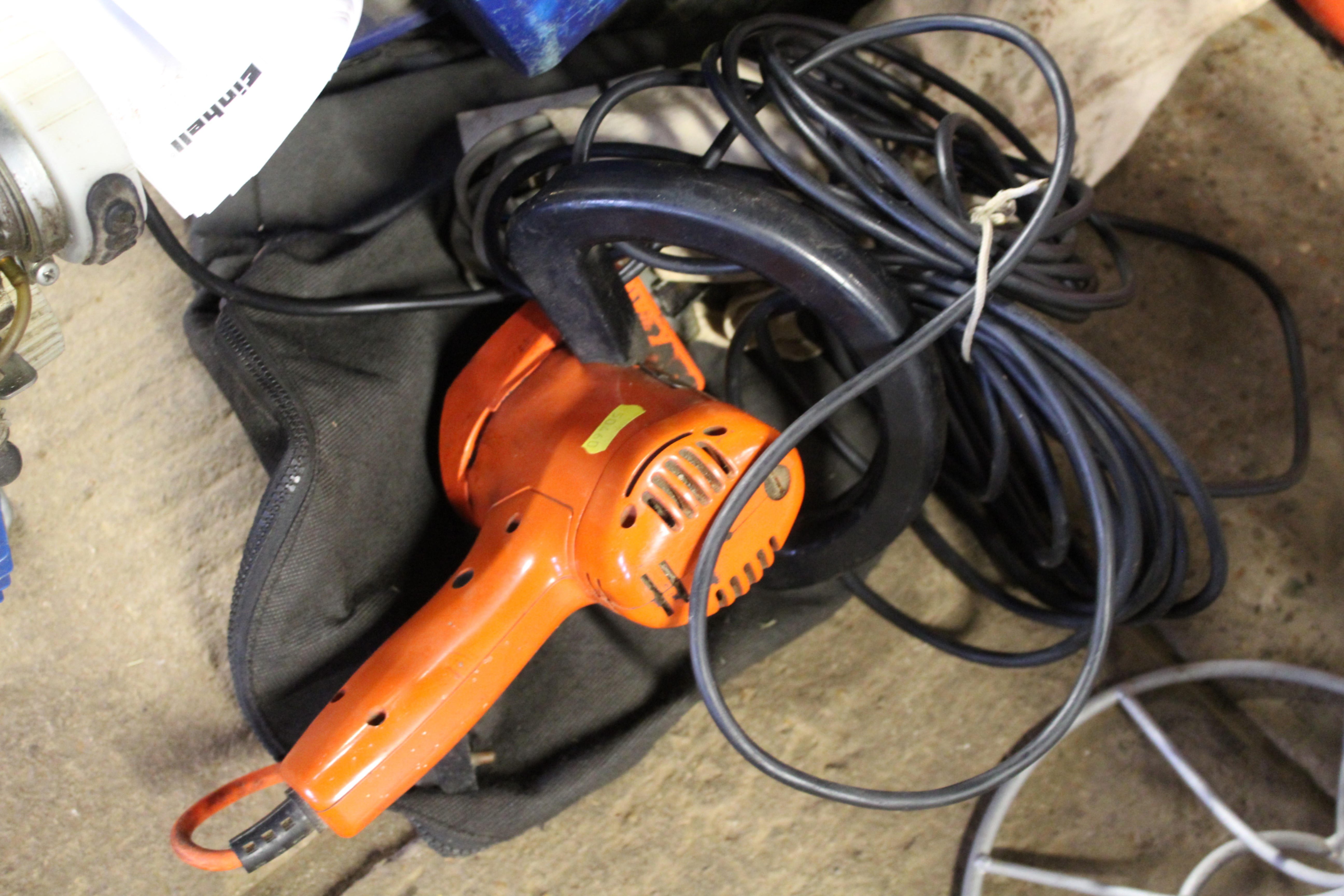 A Einhell garden blower/vac and a small electric h - Image 2 of 3