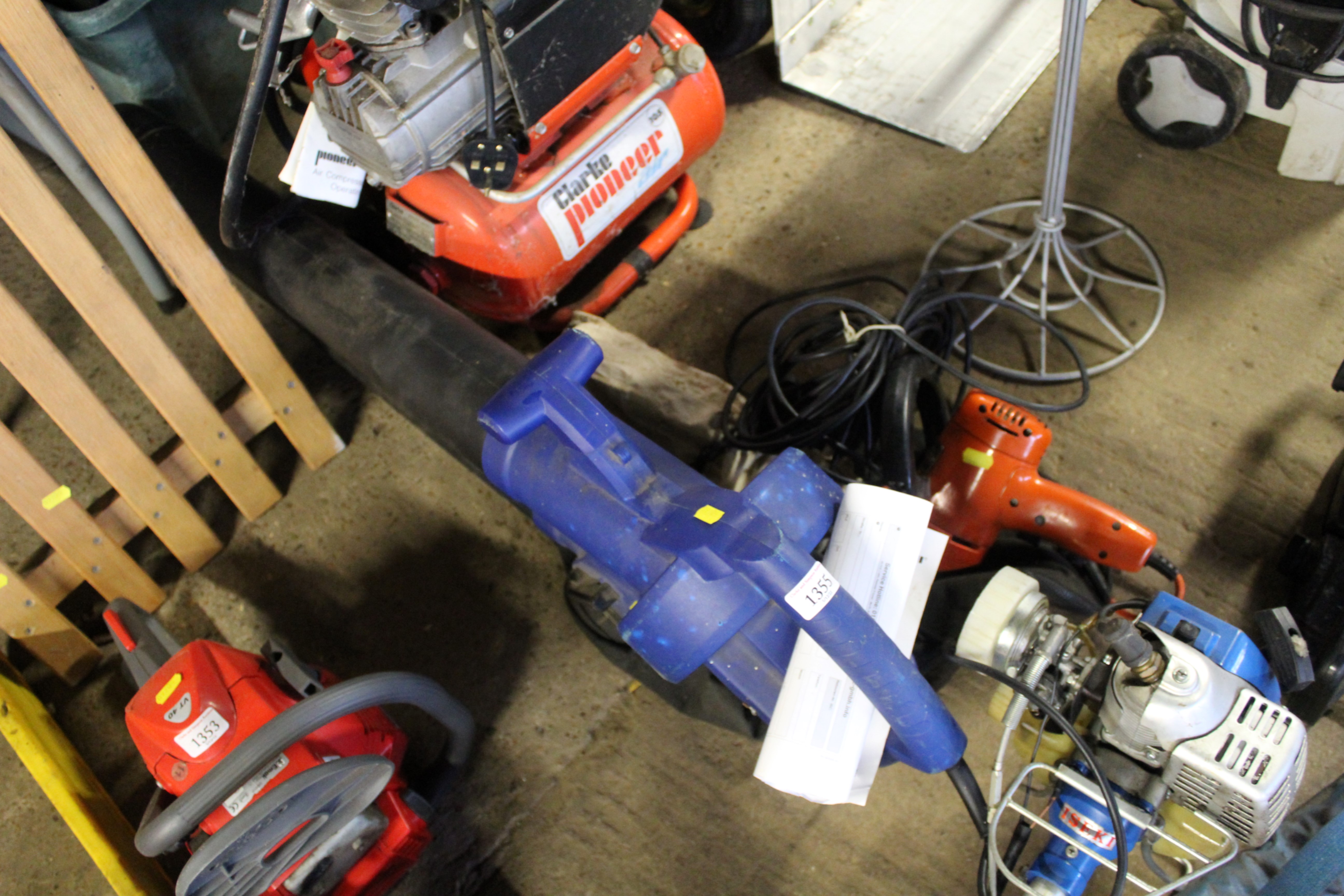 A Einhell garden blower/vac and a small electric h