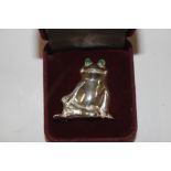 A Sterling silver frog brooch with green jade eyes