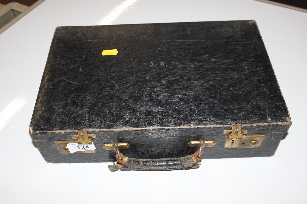 A leather suitcase AF and contents of cribbage boa - Image 4 of 6