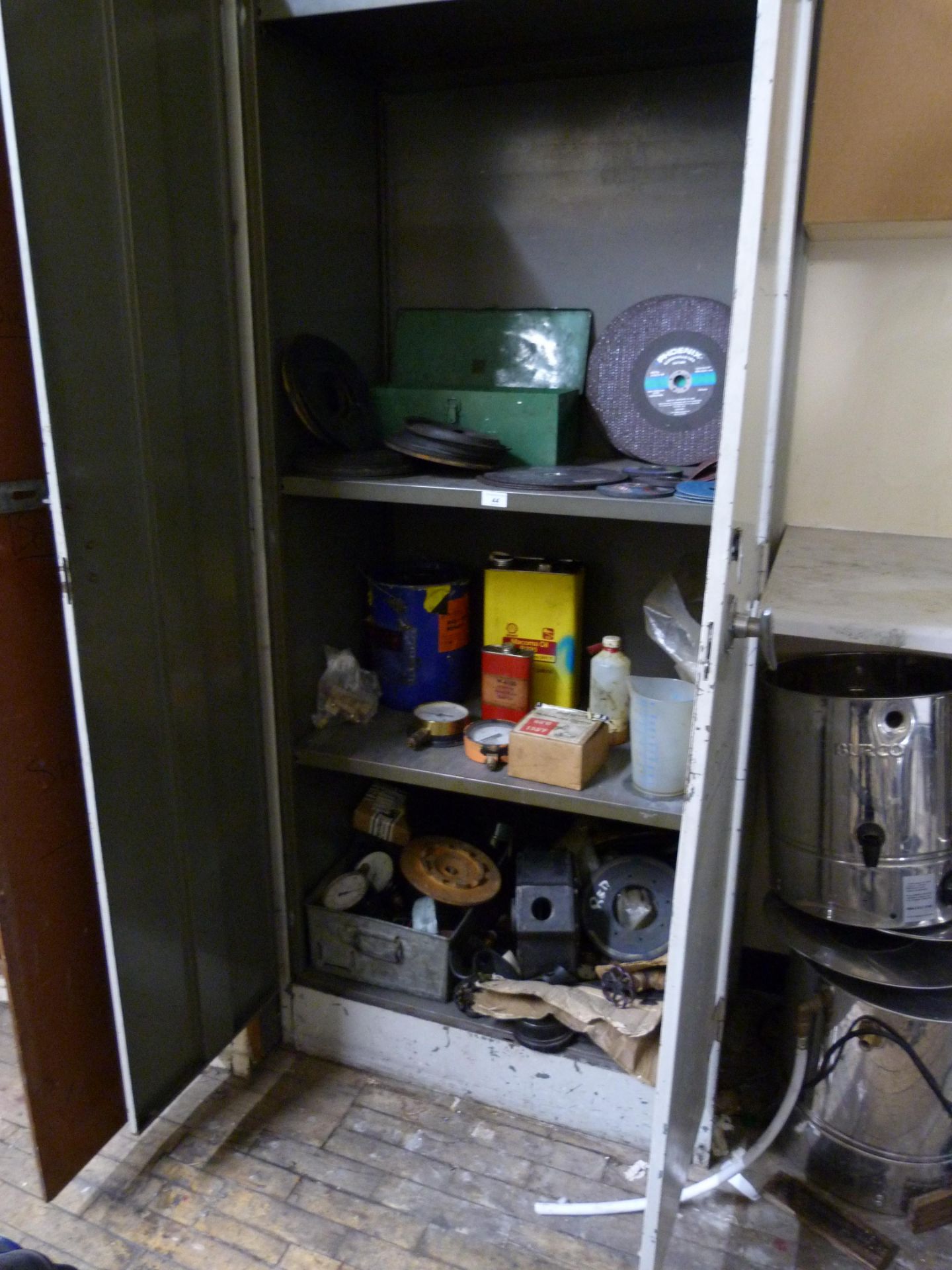 Metal cupboard and contents to include cutting, grinding and sanding discs,