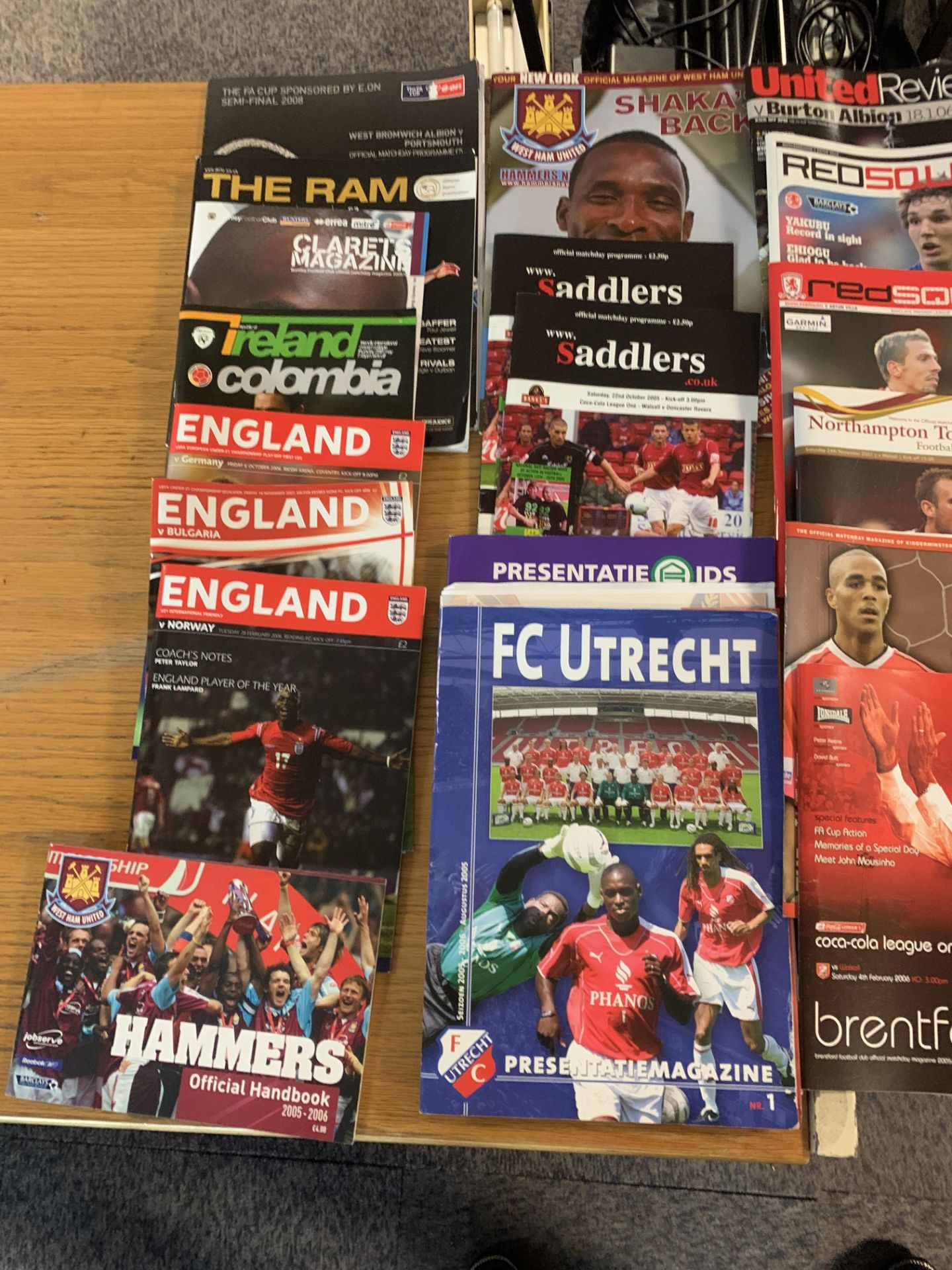 A quantity of miscellaneous football programmes and magazines. - Image 3 of 5
