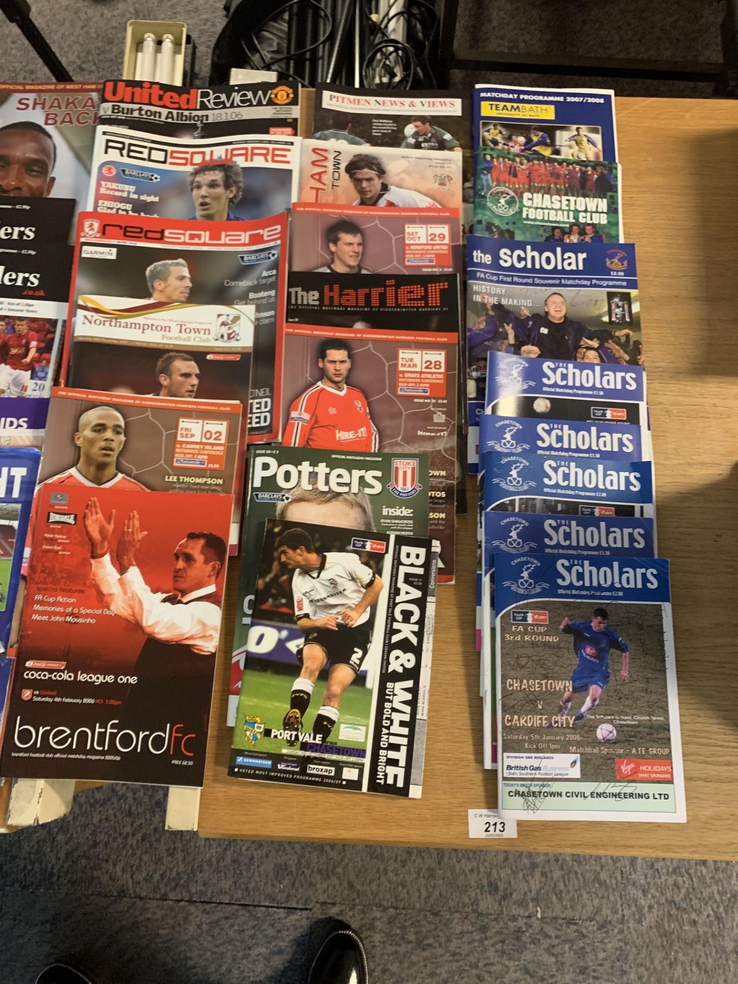 A quantity of miscellaneous football programmes and magazines. - Image 4 of 5