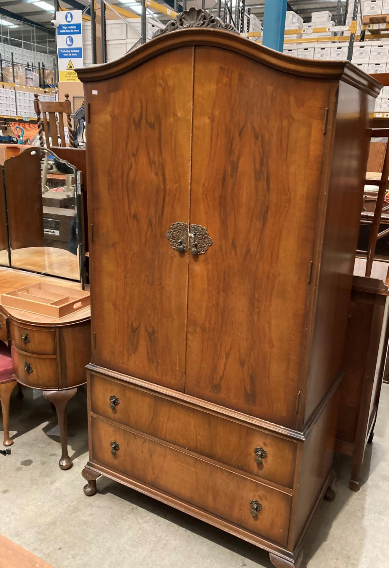 A mahogany finish four piece bedroom suite comprising double door wardrobe 88cm x 190cm high, - Image 3 of 3