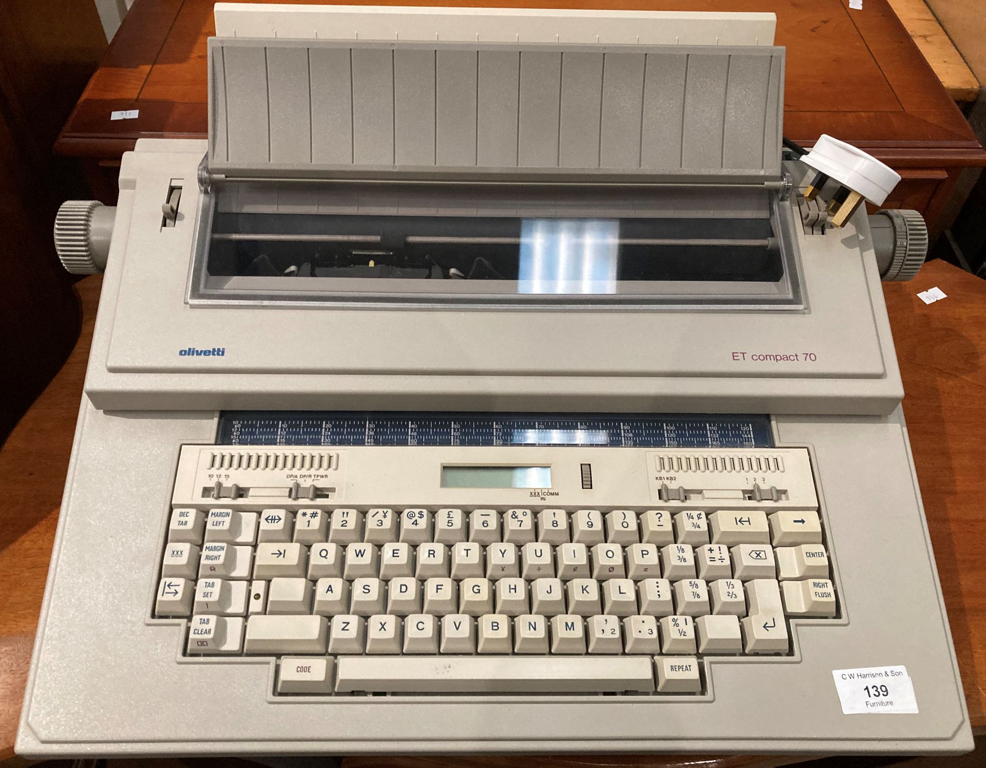 An Olivetti ET Compact 70 electronic typewriter with cover