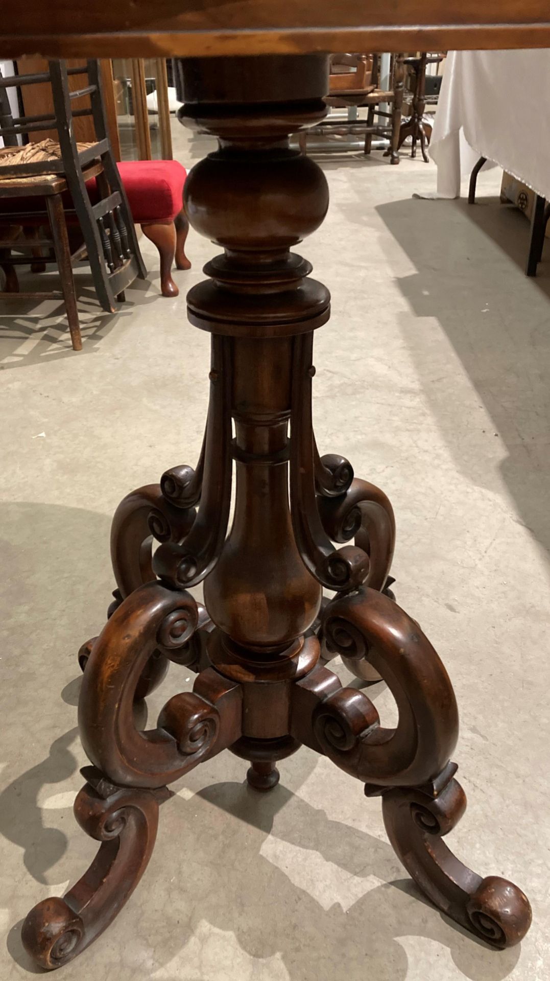 A burr walnut pedestal table with shaped top 90 x 52cm - Image 3 of 3