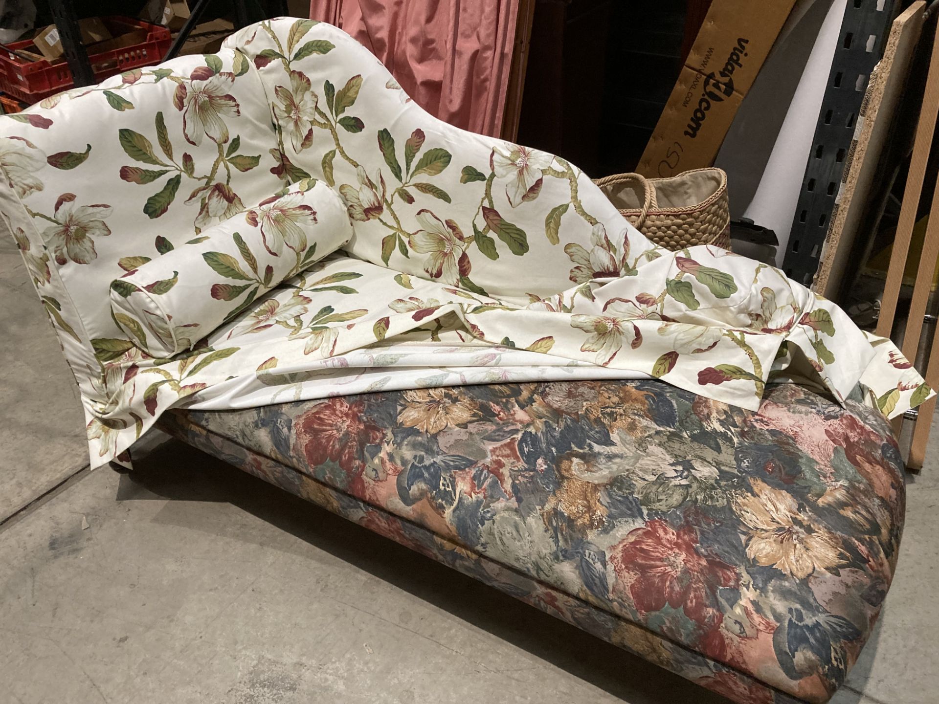 A day bed 166cm with cream floral loose cover - Image 3 of 3