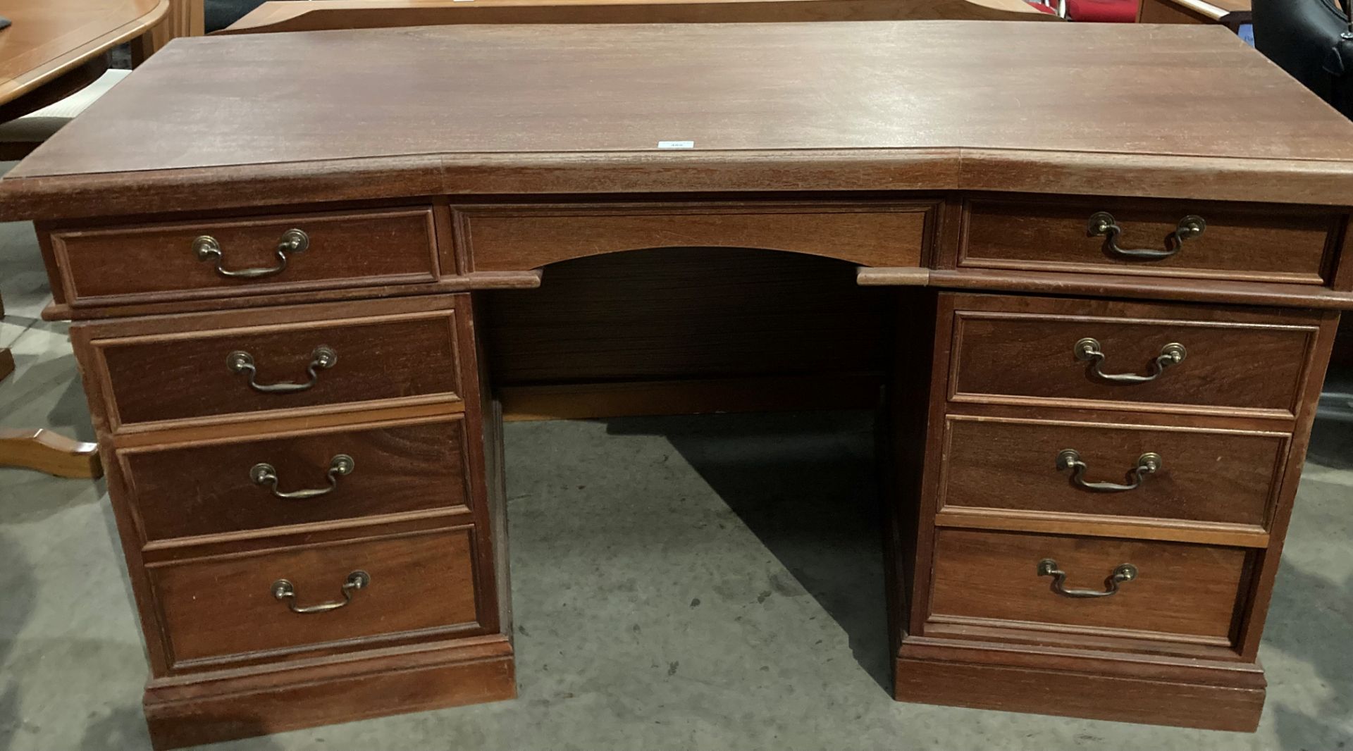 A mahogany shaped top twin pedestal eight drawer desk 150 x 68cm - Image 2 of 4