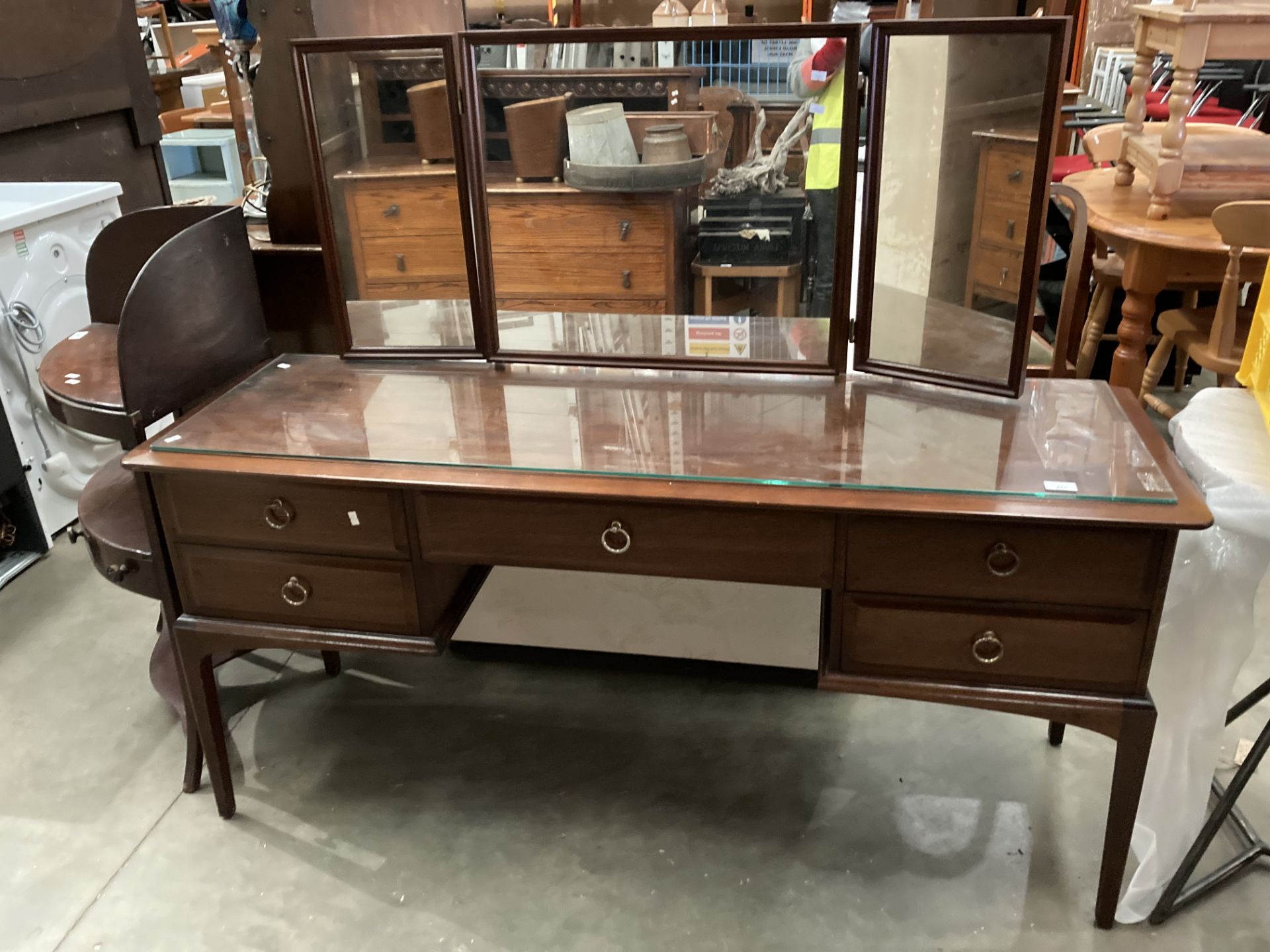 A Stag mahogany finish five drawer dressing table with triple mirror back and protective glass top, - Image 2 of 3