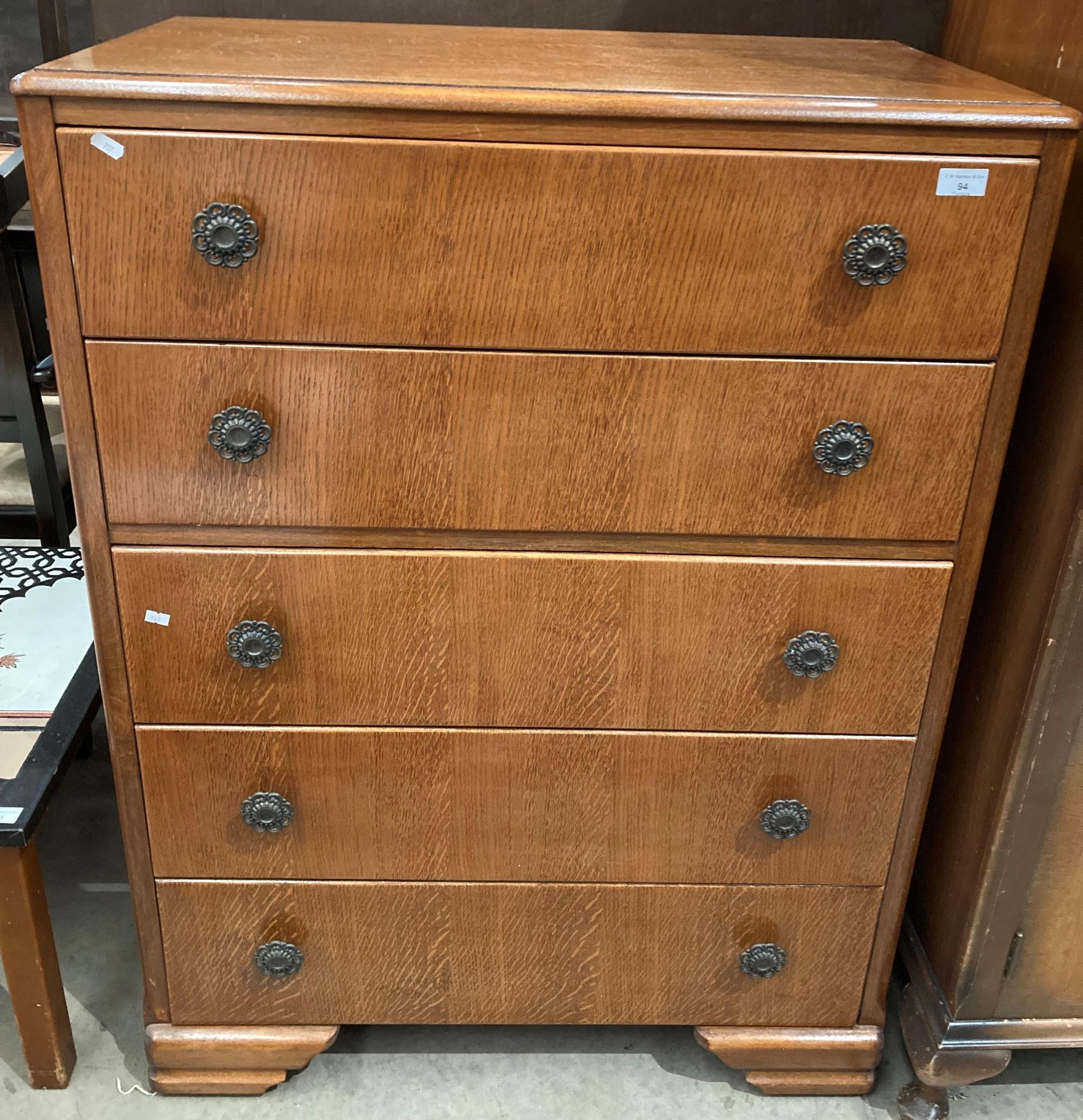 An oak veneered five drawer chest of drawers 85cm x 113cm high - Image 2 of 2