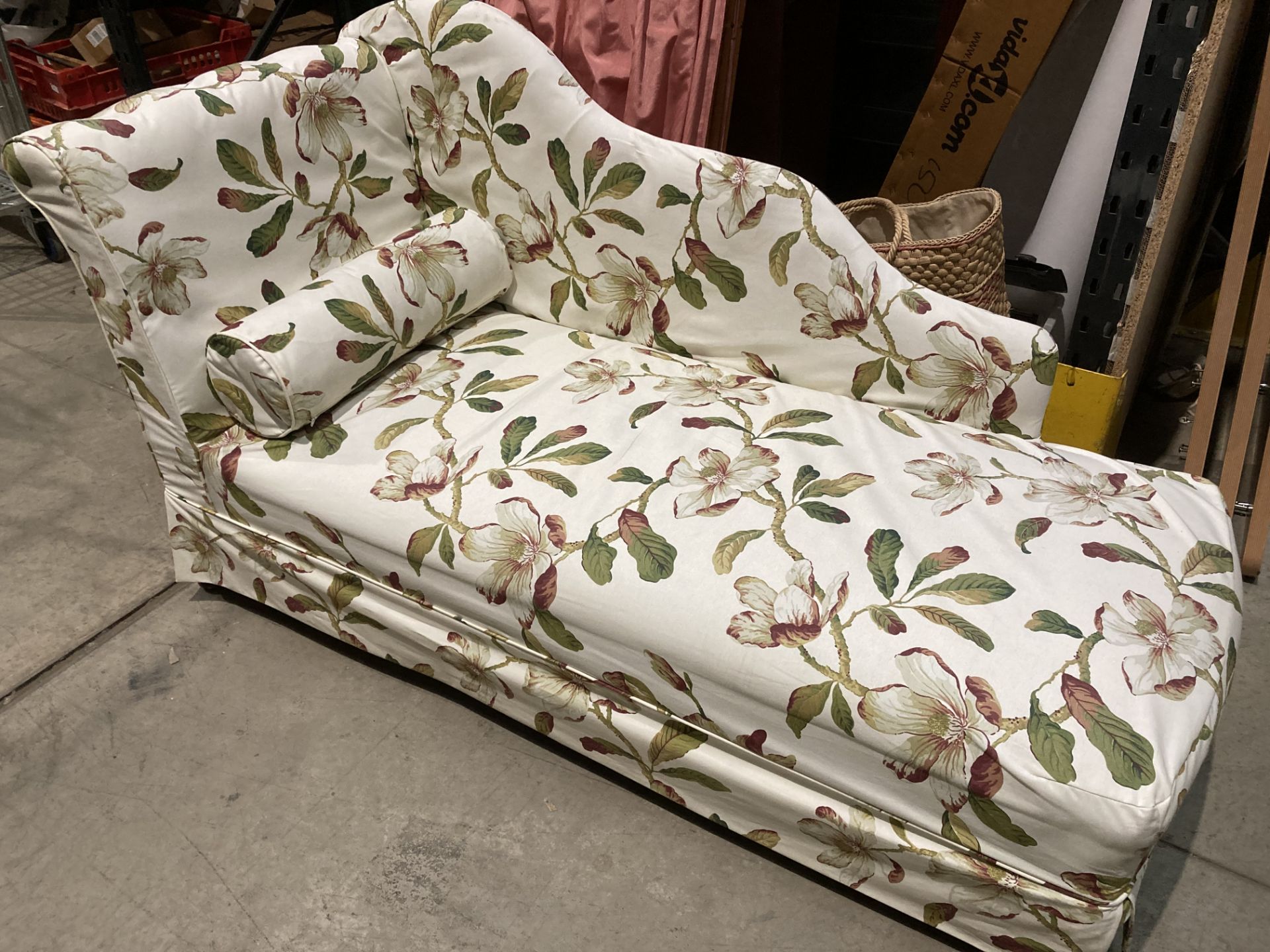 A day bed 166cm with cream floral loose cover - Image 2 of 3