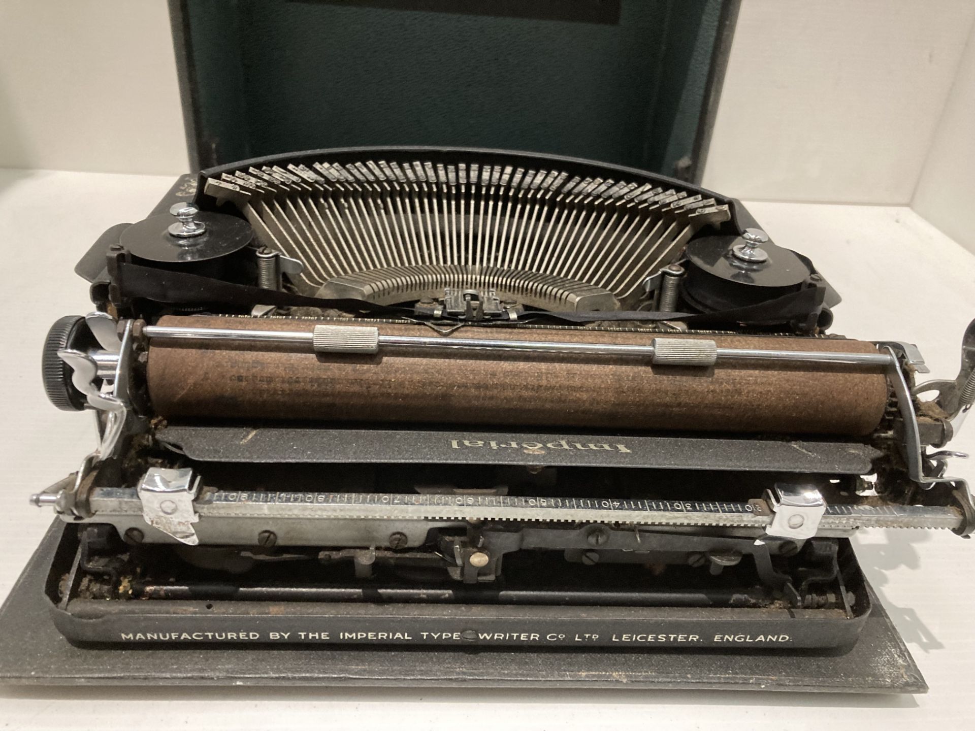 An Imperial Good Companion portable typewriter in carrying case - Image 3 of 3