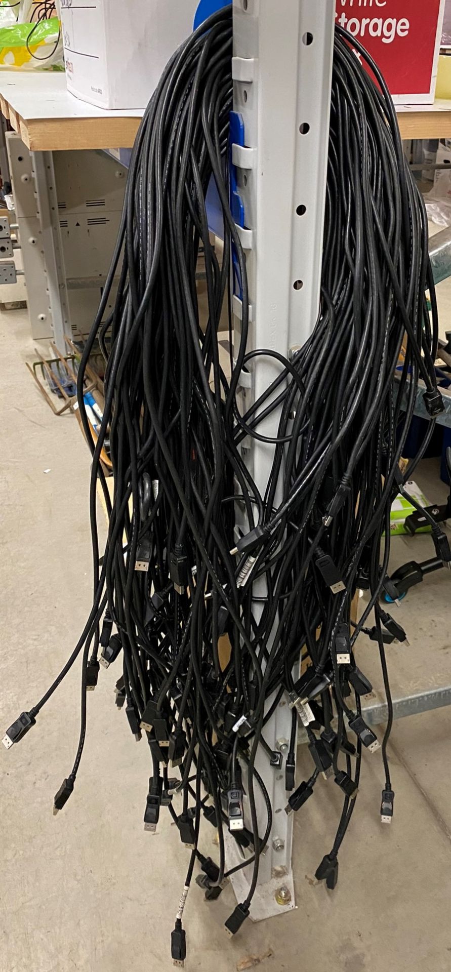 30 x Assorted Display Port Leads