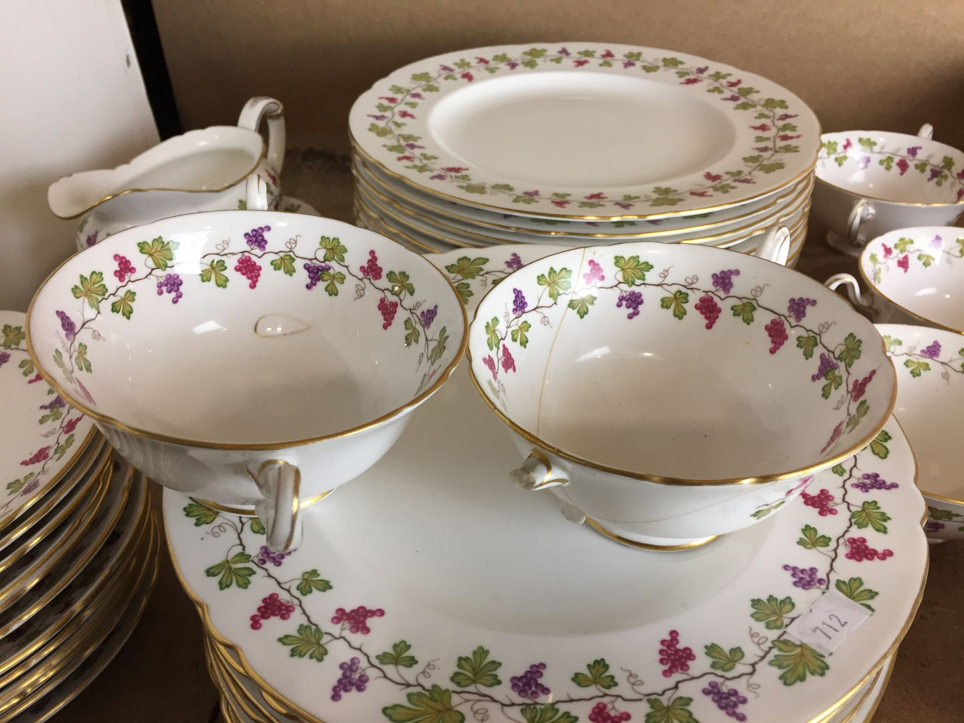 62 pieces Shelley Wine Grape 13698 china dinner service comprising 12 x 5-piece place settings + - Image 2 of 4