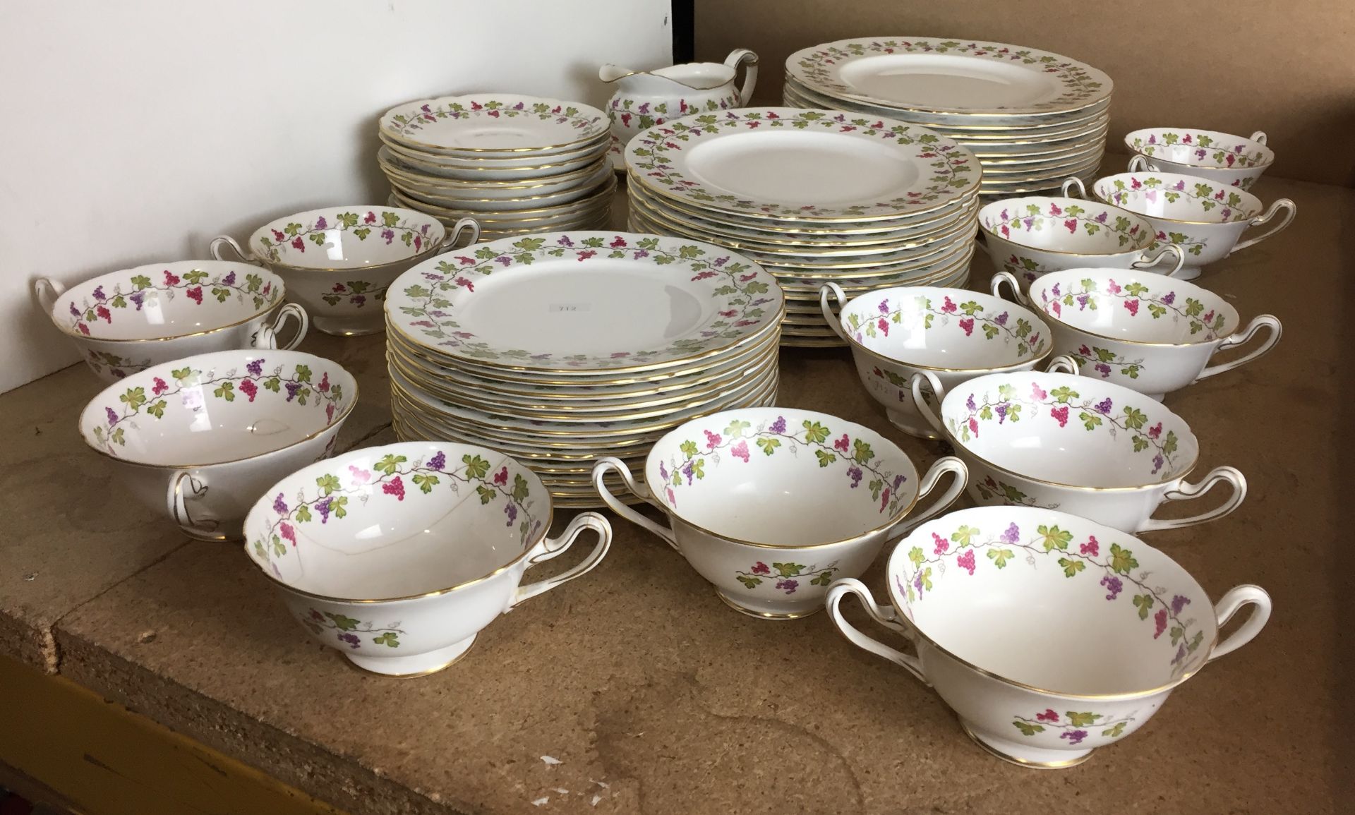 62 pieces Shelley Wine Grape 13698 china dinner service comprising 12 x 5-piece place settings +