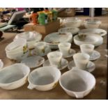 Contents to part of rack - large quantity of Pyrex ware and mugs (Z06)