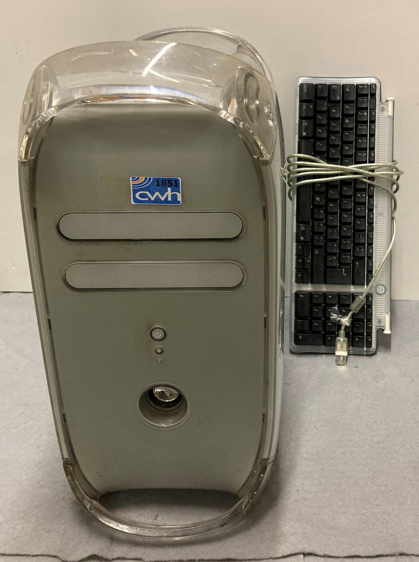 Apple Power Mac G4 Desktop Computer with keyboard.