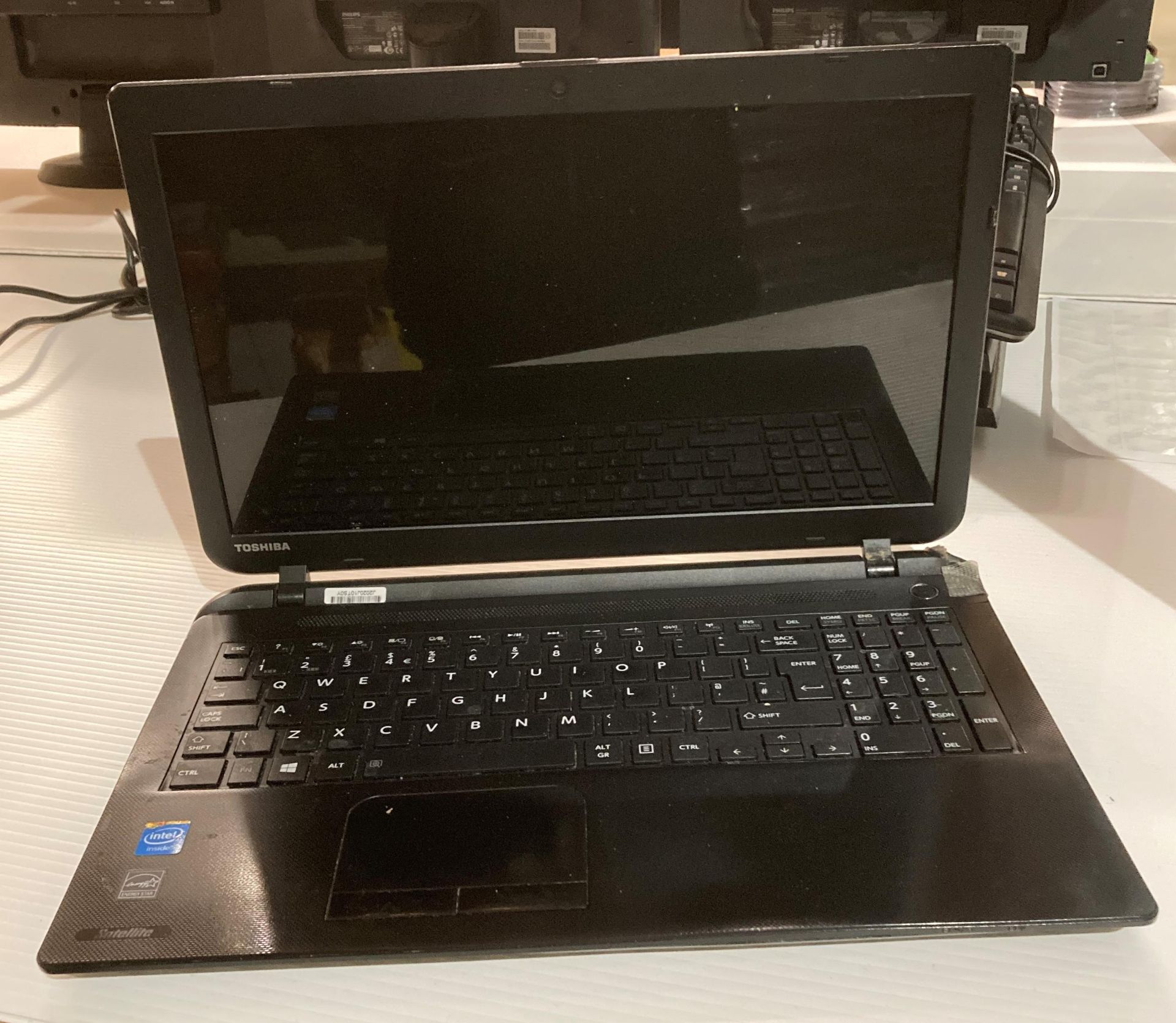 Toshiba Satellite C50-B-14D Laptop Computer - 4GB RAM and 466GB Hard Drive - Damage to Corner - No