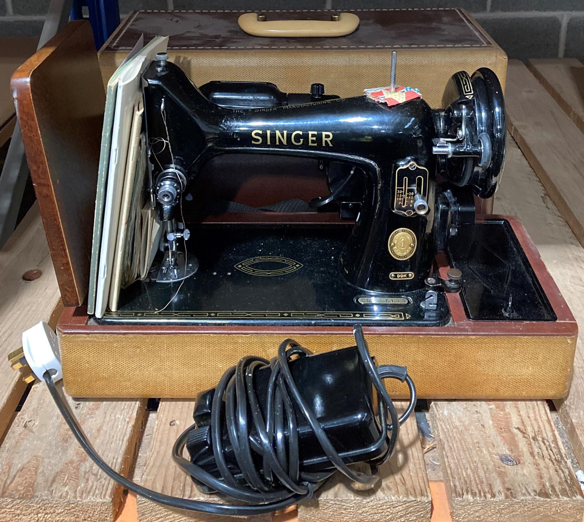 Singer 99K EM357192 foot operated sewing machine complete with pedal,