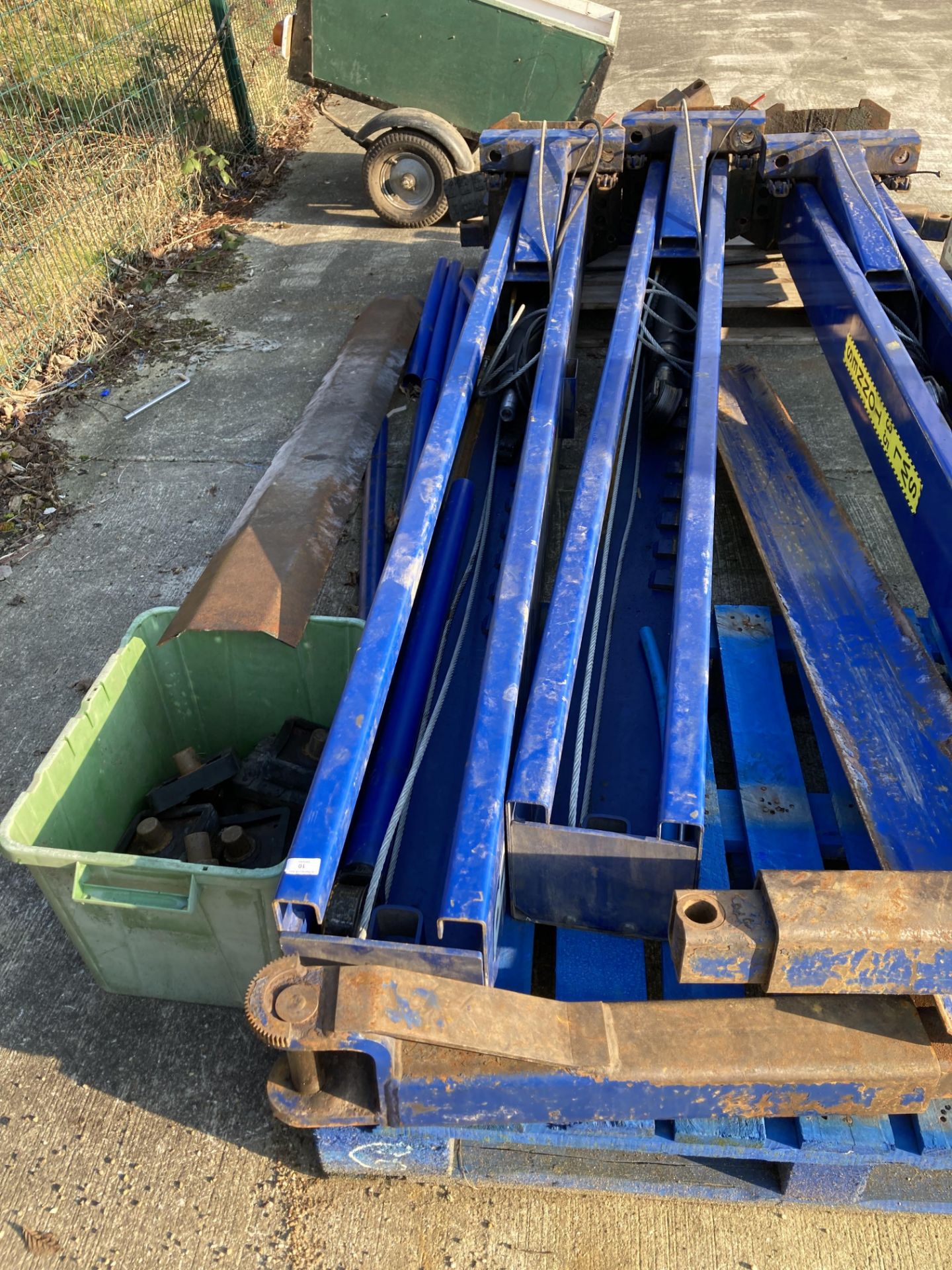 A BEND PAK INC RANGER TWO POST COMMERCIAL CAR RAMP SWL - 3.5 Tonnes. - Image 4 of 5