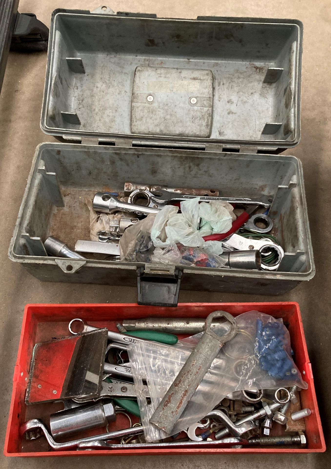 Contents to pallet - two tool boxes and contents, Kamasa socket set, record plane, - Image 2 of 6